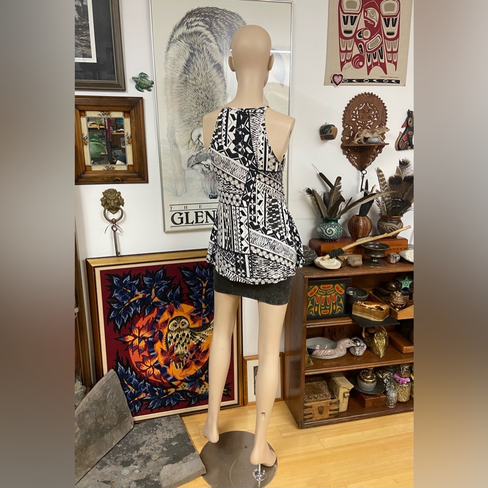 Funky Contrasting Patterned Tank Top - Picture 8 of 14
